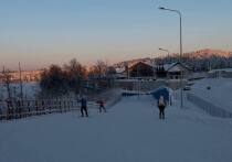 В поселке Сафоново на физкультурно-оздоровительном комплексе открытого типа прошли традиционные городские детские старты «Солнечные лучики».