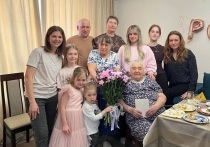 В Октябрьском районе Красноярска поздравили со столетием Пелагею Антоновну Дедкову