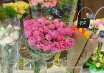 В 2026 году 8 Марта выпадает на воскресенье. Согласно Трудовому кодексу РФ, если праздничный нерабочий день совпадает с выходным, этот выходной переносится на следующий после праздника рабочий день.