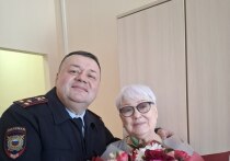 Сотрудники МВД по Республике Бурятия участвуют во Всероссийской акции «8 Марта - в каждый дом» и начали поздравлять женщин-ветеранов и семьи сотрудников с Международным днем 8 марта