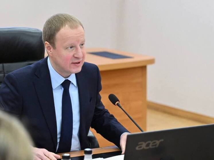 Губернатор Алтайского края Виктор Томенко поздравил жительниц региона с 8 марта