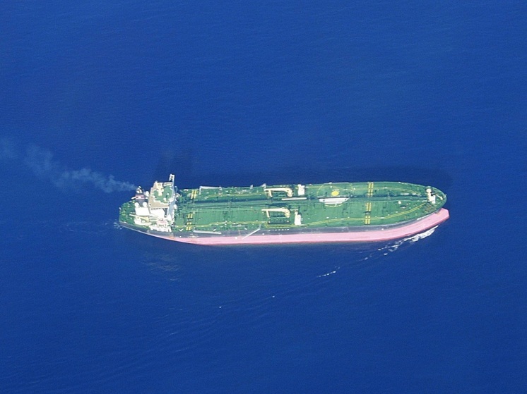 Российские моряки полгода сидят без еды и света на арестованном танкере в Египте