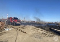 Пожарно-спасательные подразделения МЧС России ликвидируют два ландшафтных пожара в Приволжском районе Астраханской области