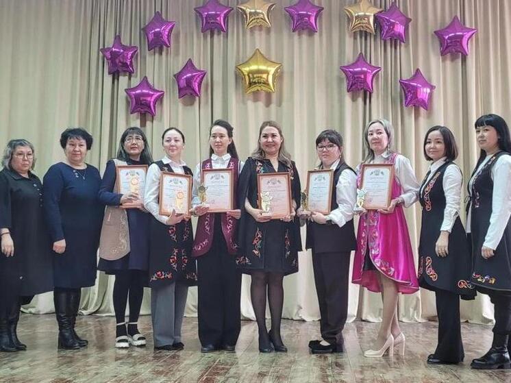 В Абакане назвали имена лучших педагогов хакасского языка и литературы