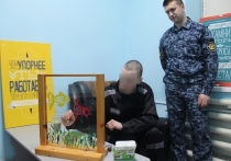 В исправительной колонии № 1 ГУФСИН России по Челябинской области применили необычную технику арт-терапии – рисование на прозрачном мольберте из стекла