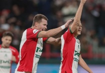 "Локомотив" разгромил "Акрон" со счётом 5:1 в матче 22-го тура РПЛ. Все голы забиты в первом тайме: у москвичей отличились Монтес, Руденко, Бакаев, Воробьёв, Батраков, у гостей — дебютный мяч Аревало. Железнодорожники впервые в истории чемпионата России забили пять мячей за тайм, набрали 44 очка и вышли на третье место. "Акрон" с 22 баллами идёт десятым, не побеждая с ноября.