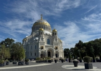 Губернатор Санкт-Петербурга Александр Беглов провел в Кронштадте заседание оперативного штаба, посвященное ликвидации последствий утренней атаки беспилотников. Об этом сообщили в пресс-службе Смольного.
