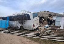 Авария произошла 26 марта
42 летний мужчина - пассажир рейсового автобуса, следовавшего по маршруту Москва - Стаханов, находится в критическом состоянии в отделении реанимации