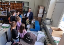 Первоклассники одной из школ Березовского познакомились с историческим зданием Главпочтамта Екатеринбурга и работой его сотрудников