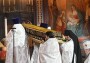 В череде служб Страстной седмицы есть момент, который невозможно спутать ни с чем