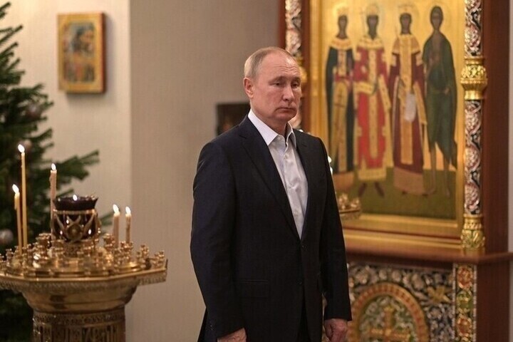 Путин участвует в пасхальном богослужении в храме Христа Спасителя