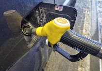 Главы трёх крупных американских нефтяных корпораций предупредили администрацию президента Дональда Трампа о последствиях блокады Ормузского пролива Ираном. Об этом пишет The Wall Street Journal. Закрытие пролива, через который идёт 20% мировых поставок нефти и СПГ, может нарушить глобальные цепочки топлива.