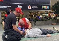 В Екатеринбурге сотрудники Госавтоинспекции, представили Красного креста, медики и инструкторы по мототехнике провели тренинги, направленные на оказание первой помощи в ДТП
