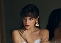 Олимпийская чемпионка по фигурному катанию Аделина Сотникова приняла участие в съемках нового клипа певца Вячеслава Макарова. Спортсменка показала образ, в котором она блистала как партнерша артиста.