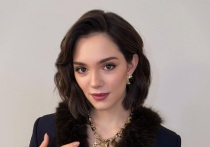 Популярная российская фигуристка Евгения Медведева записала домашнее видео со своей собакой – французским бульдогом по кличке Тофу. Спортсменка называет себя мамой своей любимицы.