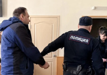 Железнодорожный районный суд Екатеринбурга признал виновным бывшего ведущего инженера материально-технического снабжения в филиале ЕМУП «Гортранс» («Автобусные перевозки») Дмитрия Фурсика в совершении преступления по п