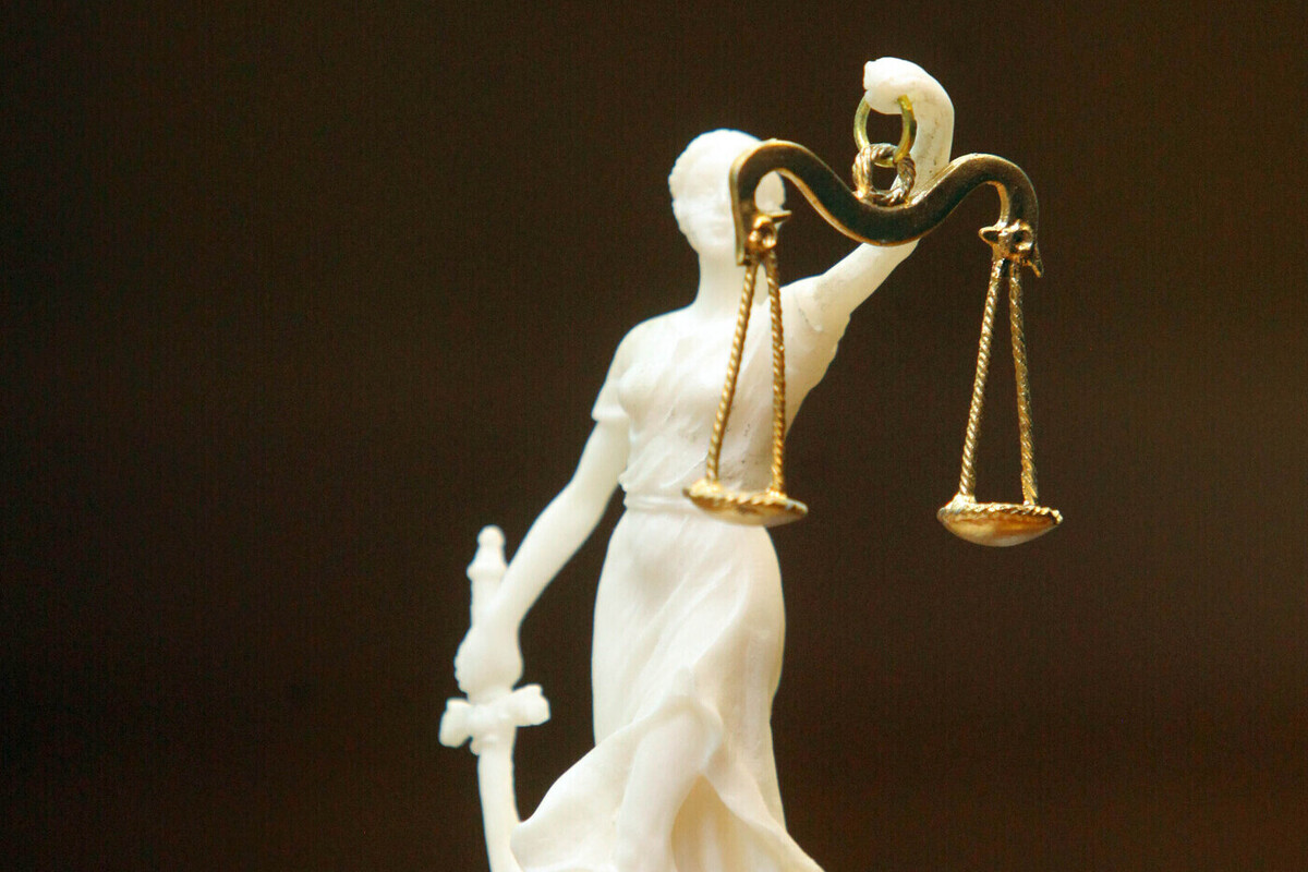 Суд обязал полицейского посетить концлагерь за нацистский лозунг в соцсетях
