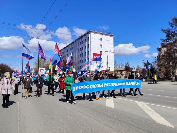 Около 12 тыс. человек приняли участие в первомайском митинге в Йошкар-Оле