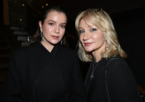 Звезда сериала «Склифосовский», ведущая актриса «Ленкома» Анна Якунина была замечена в зрительном зале театра Гоголя