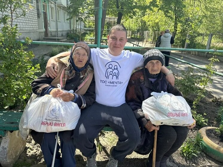 Активисты доставили на дом гумпомощь для малообеспеченных жителей Каховки