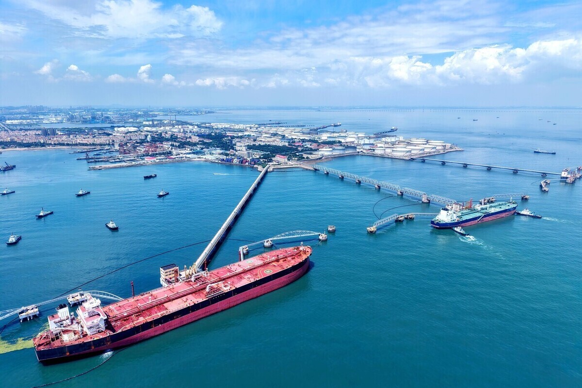 Китайский нефтяной танкер подвергся атаке в Ормузском проливе