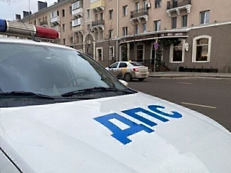 В Белгороде женщина попала в аварию после наезда на люк