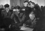 Момент подписания нацистской Германией акта о капитуляции — знаковый для всего человечества