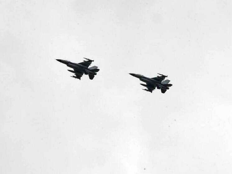 Российский истребитель разорвал украинский F-16 на части
