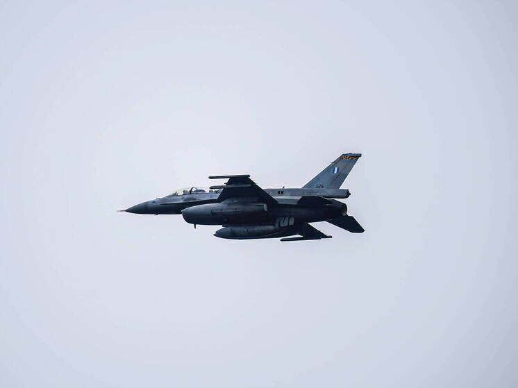 В воздушном бою сбит самолет F-16 ВВС Украины