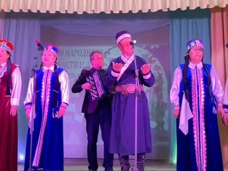 В Элисте прошел отчетный концерт «Радуга единства»