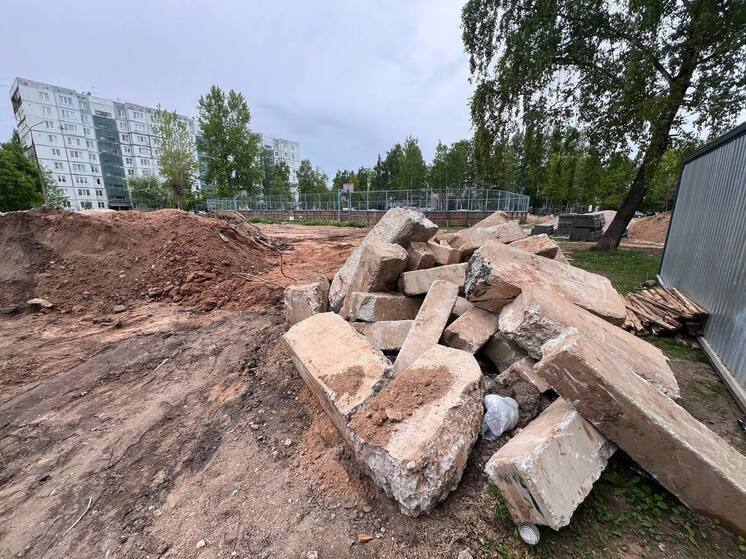 В Пскове продолжают благоустраивать территорию на Звёздной и Сиреневом бульваре