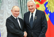 Владимир Путин наградил звездой Героя Труда аксакала российской журналистики Виталия Игнатенко. Бывший пресс-секретарь Президента СССР, бывший гендиректор ТАСС, бывший вице-премьер Правительства РФ, бывший член Совфеда и сегодня остается в профессии, возглавляя ОТР. В апреле он отметил свое 85-летие. 