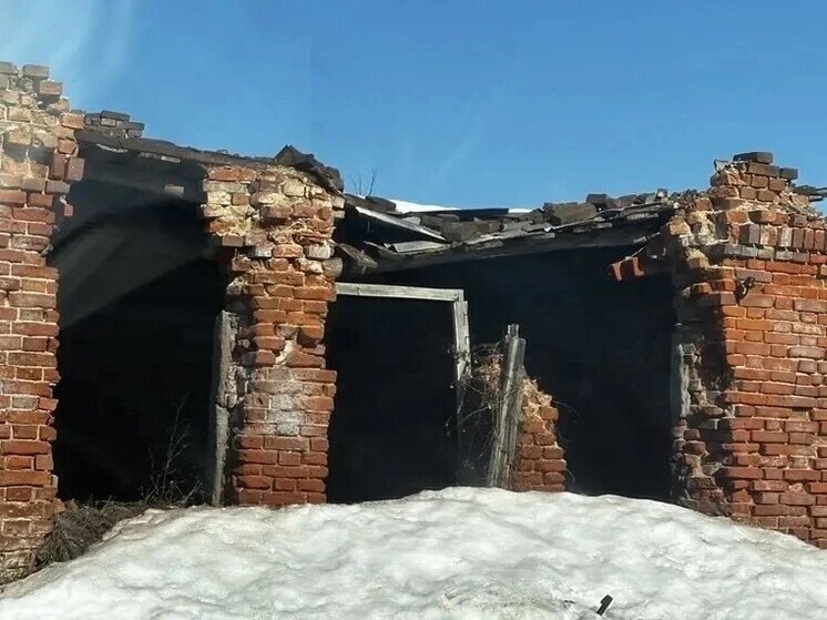 В Мещовске прокуратура ограничила доступ к опасному зданию