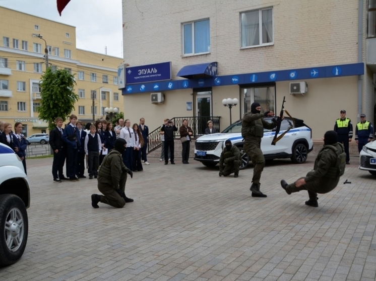 Смоленские школьники провели «Один день с полицией России»