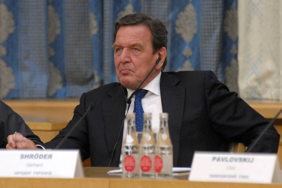 В Кремле прокомментировали визит экс-канцлера ФРГ
