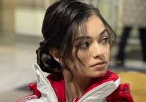 18-летняя фигуристка Аделия Петросян сходила в кино на фильм о Майкле Джексоне. Образ, который выбрала спортсменка для выхода в свет, обсудили подписчики.