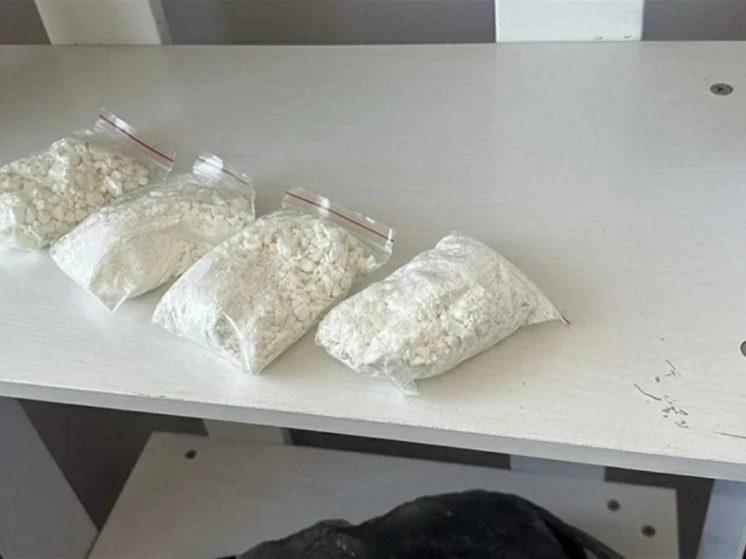 Полиция Сахалина изъяла более килограмма мефедрона у иностранного наркокурьера