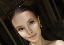 22-летняя фигуристка Анна Щербакова поделилась контентом из отпуска. Олимпийская чемпионка в одиночном катании показала совместные фото с сестрами.
