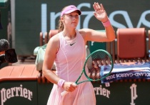 19-летняя Мирра Андреева 6 июня 2026 года выиграла Открытый чемпионат Франции, обыграв в финале Майю Хвалинскую со счетом 6:3, 6:2. Это первый титул Большого шлема и шестой в карьере теннисистки. Андреева стала седьмой россиянкой — чемпионкой ТБШ и третьей самой юной победительницей в XXI веке. За победу она получила 2,8 млн евро и возглавит чемпионскую гонку WTA.