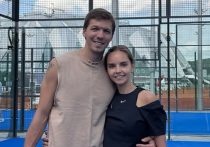 27-летняя российская художественная гимнастка Дина Аверина больше не скрывает свое интересное положение. Обладательница серебряной олимпийской медали появилась на публике в платье, развеявшем все сомнения о скором пополнении.