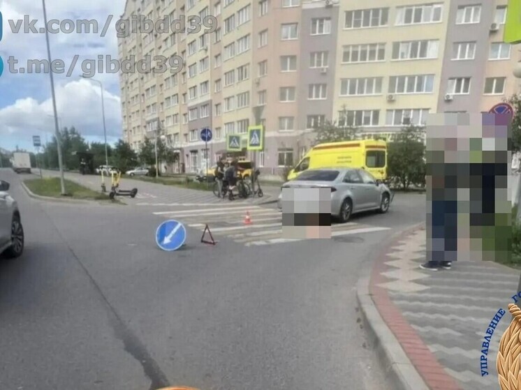 Юный калининградец на электросамокате попал под машину
