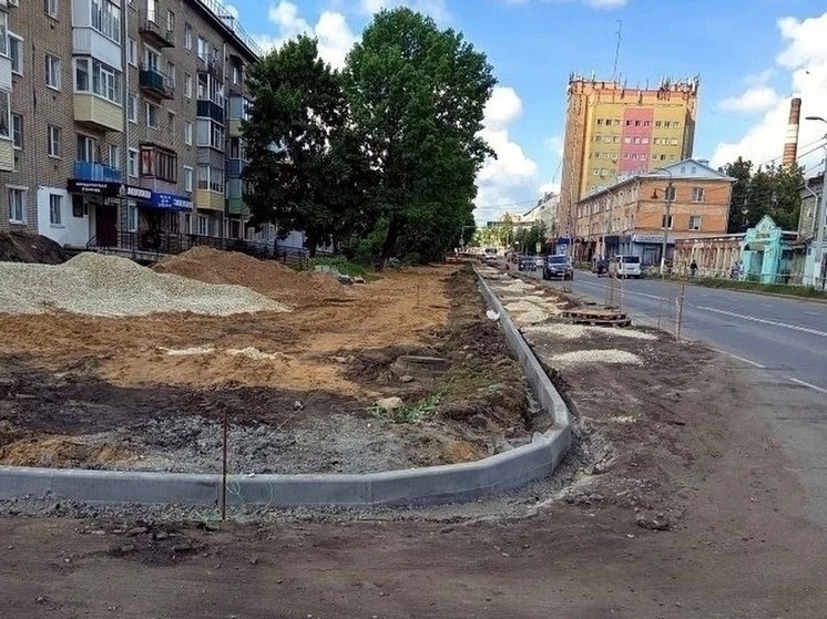 В Александрове обновляют тротуар на улице Ленина