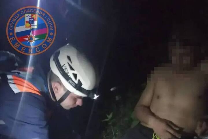 Турист в ночном лесу Сочи: баннеры спасли жизнь