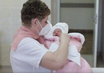 Жители Шелопугино стали родителями в четвёртый раз и назвали новорождённую дочь необычным именем
