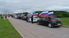 Автопробег ко Дню России: более 150 участников проехали по улицам Пскова
