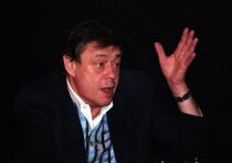 Актриса Людмила Поргина, как и многие москвичи летом выезжает на дачу, которую обустраивала вместе со своим мужем Николаем Караченцовым. 