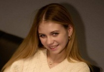 21-летняя российская фигуристка-одиночница Александра Трусова поделилась результатами уличной фотосессии. Спортсменка, возобновившая карьеру после родов, примерила наряд, похожий на те, что любила носить до беременности.