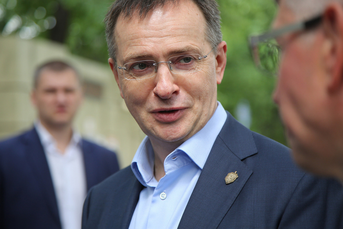 Мягков: украинские пленные изучают учебники истории Мединского