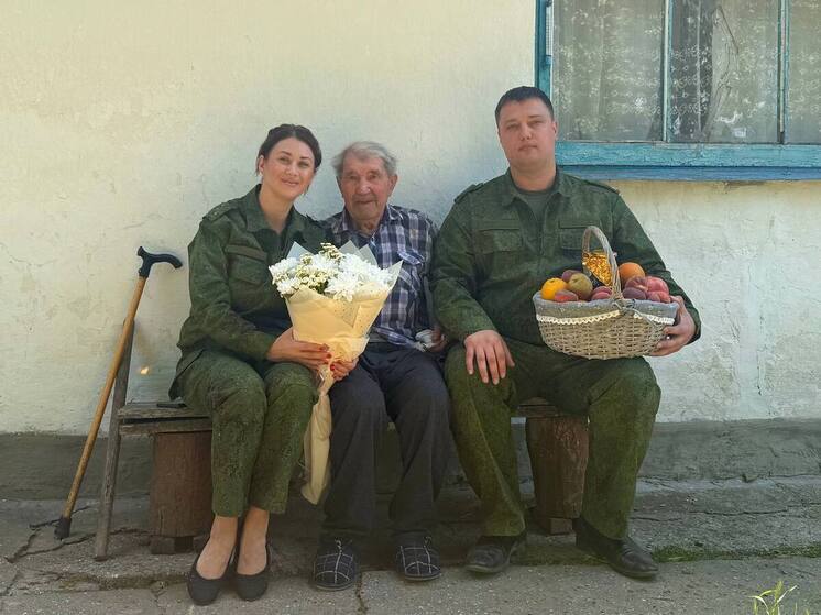 Офицеры СК Херсона приехали в село Павловка поздравить 95-летнего ветерана