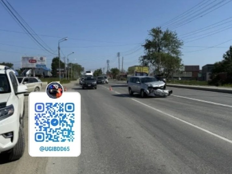 В Южно-Сахалинске столкнулись две Toyota, пострадала женщина